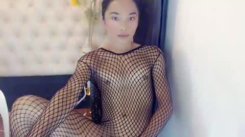 Snapshot of sexyshinixx chatting on September 19, 9:53 pm sexyshinixx online show from September 19, 9:53 pm