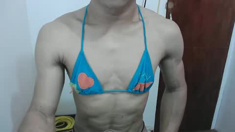 Snapshot of sexystrongcum chatting on December 5, 8:16 am sexystrongcum online show from December 5, 8:16 am