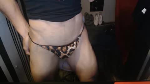 Snapshot of sexystrongcum chatting on September 27, 12:19 am sexystrongcum online show from September 27, 12:19 am