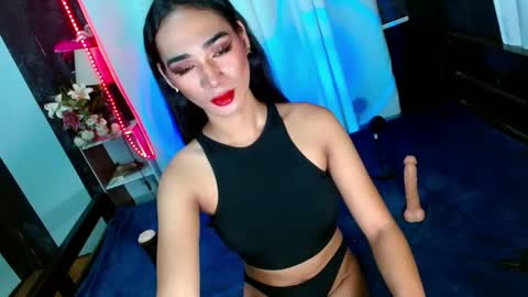 Snapshot of shane_hugexx chatting on December 15, 2:19 am MISS SHANE online show from December 15, 2:19 am