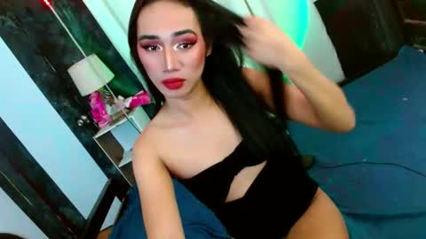 Snapshot of shane_hugexx chatting on February 8, 4:47 pm MISS SHANE online show from February 8, 4:47 pm
