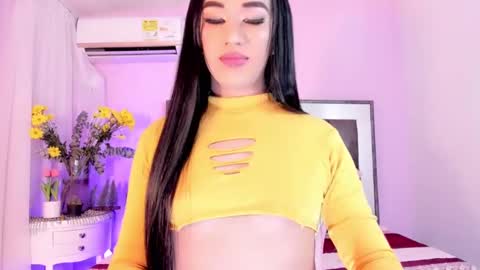 Snapshot of shantalgirs01 chatting on February 13, 11:15 pm Shantal girls online show from February 13, 11:15 pm