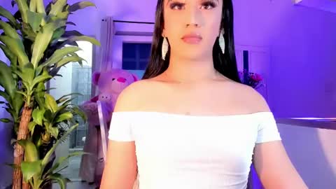 Snapshot of shantalgirs01 chatting on February 15, 3:52 am Shantal girls online show from February 15, 3:52 am