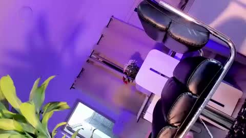 Snapshot of shantalgirs01 chatting on February 18, 3:42 am Shantal girls online show from February 18, 3:42 am