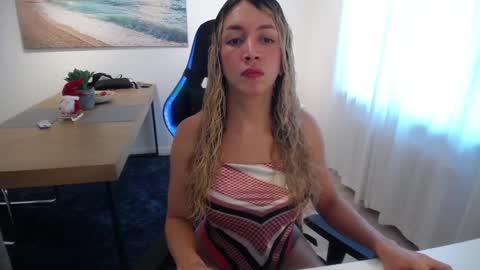 Snapshot of shellsy_hans chatting on January 6, 10:46 am Shellsy H online show from January 6, 10:46 am