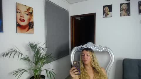 Snapshot of shellsy_hans chatting on January 21, 3:06 am Shellsy H online show from January 21, 3:06 am