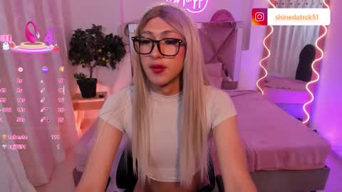 Snapshot of shinedark_tay chatting on October 6, 4:12 am SHINE online show from October 6, 4:12 am
