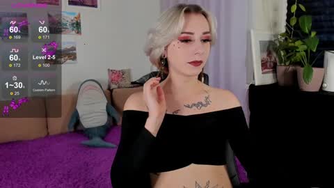 Snapshot of silverfoxxxxy chatting on December 19, 8:24 am Maksi online show from December 19, 8:24 am