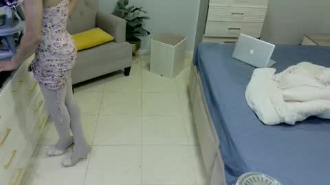 D i f a  Ana Arbeh shemale online show from February 17, 7:54 pm