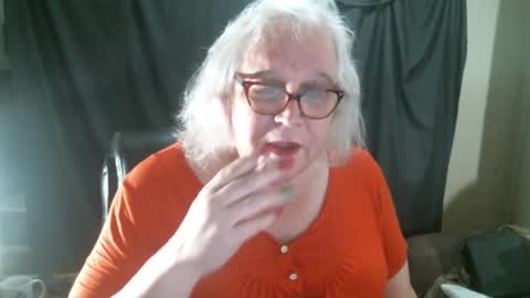 Snapshot of sissydianetx chatting on December 17, 12:34 am Sissy Diane online show from December 17, 12:34 am