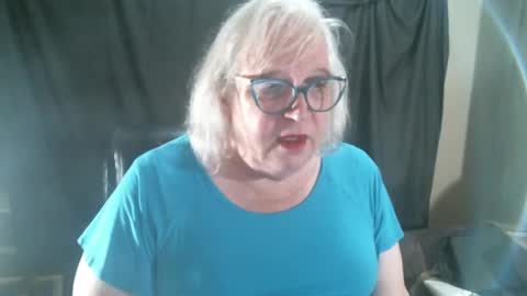 Snapshot of sissydianetx chatting on December 23, 12:35 am Sissy Diane online show from December 23, 12:35 am