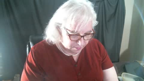 Snapshot of sissydianetx chatting on December 30, 12:32 am Sissy Diane online show from December 30, 12:32 am