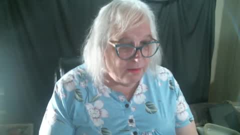 Snapshot of sissydianetx chatting on January 3, 12:33 am Sissy Diane online show from January 3, 12:33 am