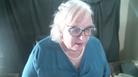Snapshot of sissydianetx chatting on January 6, 12:27 am Sissy Diane online show from January 6, 12:27 am