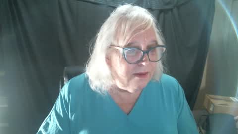 Snapshot of sissydianetx chatting on February 3, 12:36 am Sissy Diane online show from February 3, 12:36 am