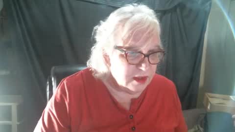 Snapshot of sissydianetx chatting on February 4, 12:40 am Sissy Diane online show from February 4, 12:40 am