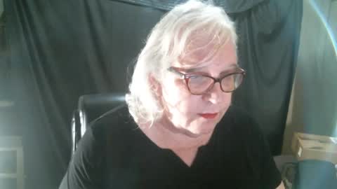 Snapshot of sissydianetx chatting on February 6, 12:43 am Sissy Diane online show from February 6, 12:43 am
