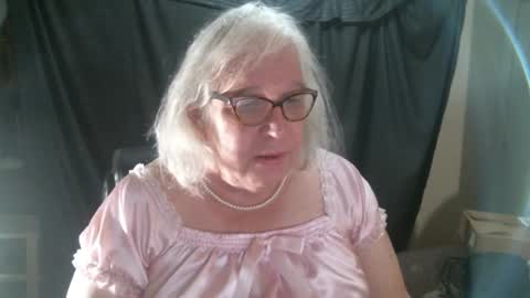 Snapshot of sissydianetx chatting on February 8, 12:38 am Sissy Diane online show from February 8, 12:38 am