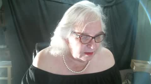 Snapshot of sissydianetx chatting on February 9, 1:56 pm Sissy Diane online show from February 9, 1:56 pm