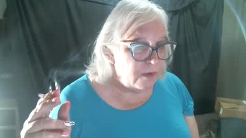 Snapshot of sissydianetx chatting on February 11, 12:38 am Sissy Diane online show from February 11, 12:38 am
