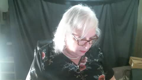 Snapshot of sissydianetx chatting on February 15, 12:38 am Sissy Diane online show from February 15, 12:38 am