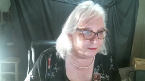 Snapshot of sissydianetx chatting on March 1, 12:39 am Sissy Diane online show from March 1, 12:39 am