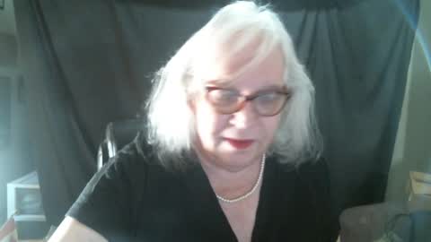 Snapshot of sissydianetx chatting on March 9, 1:15 pm Sissy Diane online show from March 9, 1:15 pm