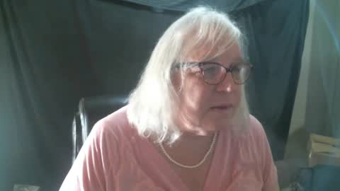 Snapshot of sissydianetx chatting on March 11, 11:37 pm Sissy Diane online show from March 11, 11:37 pm