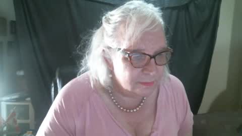 Snapshot of sissydianetx chatting on September 28, 11:37 pm Sissy Diane online show from September 28, 11:37 pm