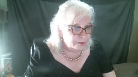 Snapshot of sissydianetx chatting on October 3, 11:38 pm Sissy Diane online show from October 3, 11:38 pm