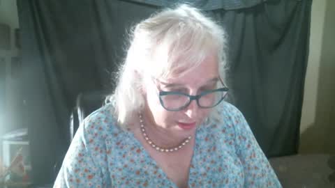 Snapshot of sissydianetx chatting on October 8, 11:39 pm Sissy Diane online show from October 8, 11:39 pm