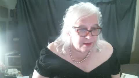 Sissy Diane online show from November 12, 12:45 am