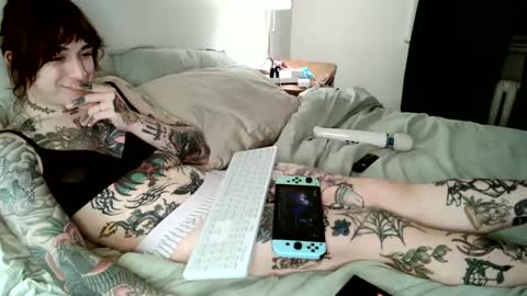 Snapshot of sissyslut4201 chatting on February 13, 3:45 am gapingsissyslut online show from February 13, 3:45 am