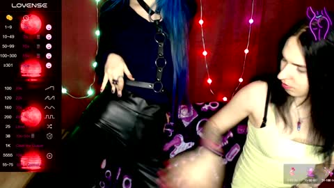 Snapshot of sky9669 chatting on December 3, 4:00 pm Iska Im genderfluid theyheshenot use ht have reasons and Mia my t-gf sheher online show from December 3, 4:00 pm