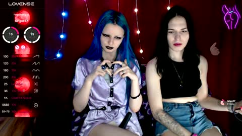 Snapshot of sky9669 chatting on December 7, 3:58 pm Iska Im genderfluid theyheshenot use ht have reasons and Mia my t-gf sheher online show from December 7, 3:58 pm