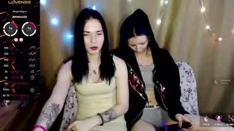 Snapshot of sky9669 chatting on January 28, 3:57 pm Iska Im genderfluid theyheshenot use ht have reasons and Mia my t-gf sheher online show from January 28, 3:57 pm