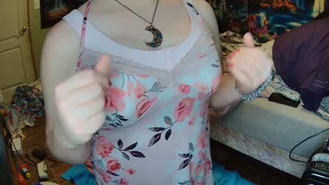 Snapshot of sluttyfrea chatting on January 16, 3:34 am Faye online show from January 16, 3:34 am