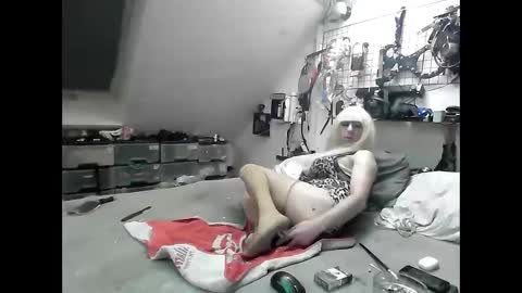 Snapshot of smokeslut365 chatting on January 24, 1:56 am smokeslut365 online show from January 24, 1:56 am