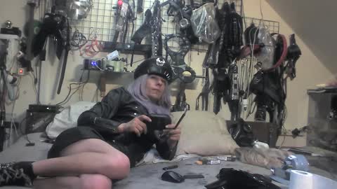Snapshot of smokeslut365 chatting on February 12, 5:15 am smokeslut365 online show from February 12, 5:15 am
