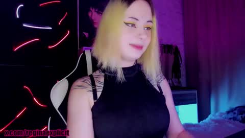 Snapshot of snake_bites chatting on October 2, 9:25 pm Reeginaaaaa online show from October 2, 9:25 pm