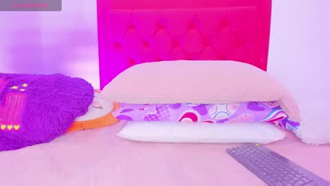 Snapshot of sofia_girl_ chatting on December 5, 7:10 am SOFIA online show from December 5, 7:10 am