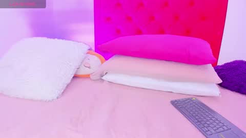 Snapshot of sofia_girl_ chatting on December 6, 7:37 am SOFIA online show from December 6, 7:37 am