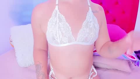 Snapshot of sofia_girl_ chatting on December 8, 8:20 am SOFIA online show from December 8, 8:20 am