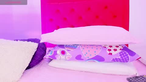 Snapshot of sofia_girl_ chatting on December 23, 8:11 am SOFIA online show from December 23, 8:11 am