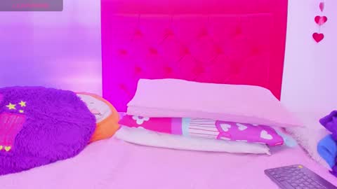 Snapshot of sofia_girl_ chatting on February 15, 7:27 am SOFIA online show from February 15, 7:27 am