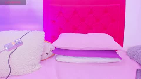 Snapshot of sofia_girl_ chatting on March 6, 8:05 am SOFIA online show from March 6, 8:05 am
