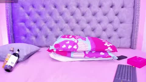 Snapshot of sofia_girl_ chatting on September 21, 8:20 am SOFIA online show from September 21, 8:20 am