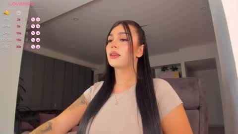 Snapshot of sofiia_pink chatting on October 1, 11:05 pm online show from October 1, 11:05 pm