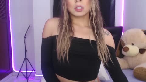 Snapshot of sofiievans_ chatting on January 28, 10:23 pm online show from January 28, 10:23 pm