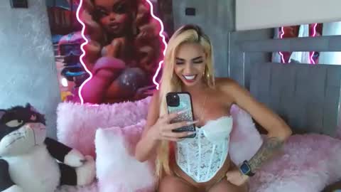 Snapshot of solange_koi chatting on January 15, 7:55 pm instagram evalunavelez1. online show from January 15, 7:55 pm